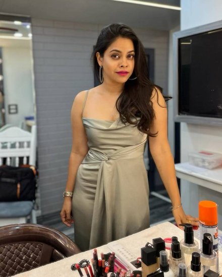 Sumona Chakravarti 5