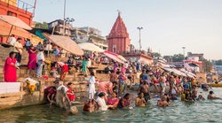दुनिया मेरे आगे : यायावरी का सम्मोहन