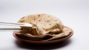 Why not serve 3 Roti on a plate । Thali Me 3 Roti Kyou Nahi Rakhte । Vastu Tips । Why not keep 3 Chapati together in plate
