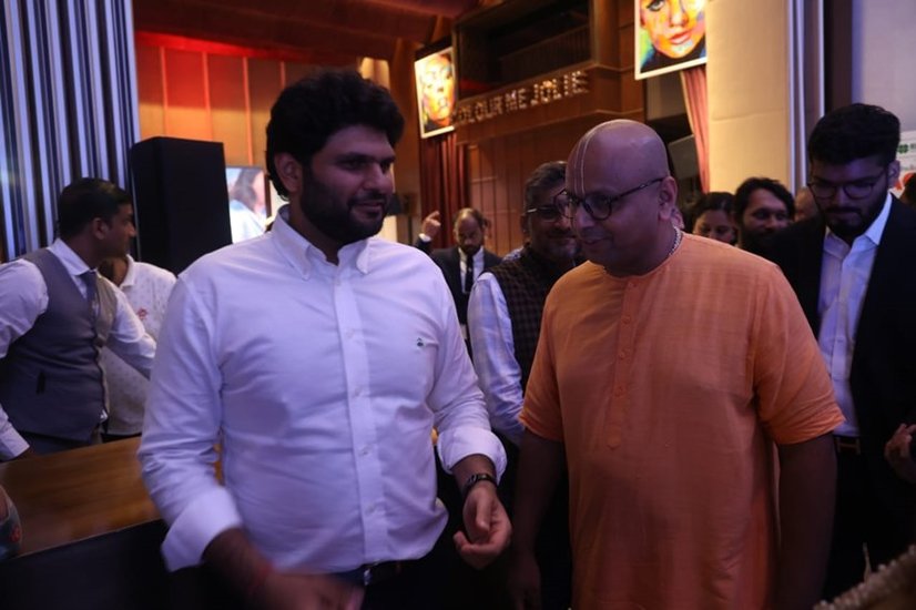 Gaur Gopal Das 13