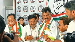 उत्तर प्रदेश: पटना में विपक्ष की बैठक से पहले सपा को झटका! ‘नेताजी’ के पुराने साथी कांग्रेस में शामिल