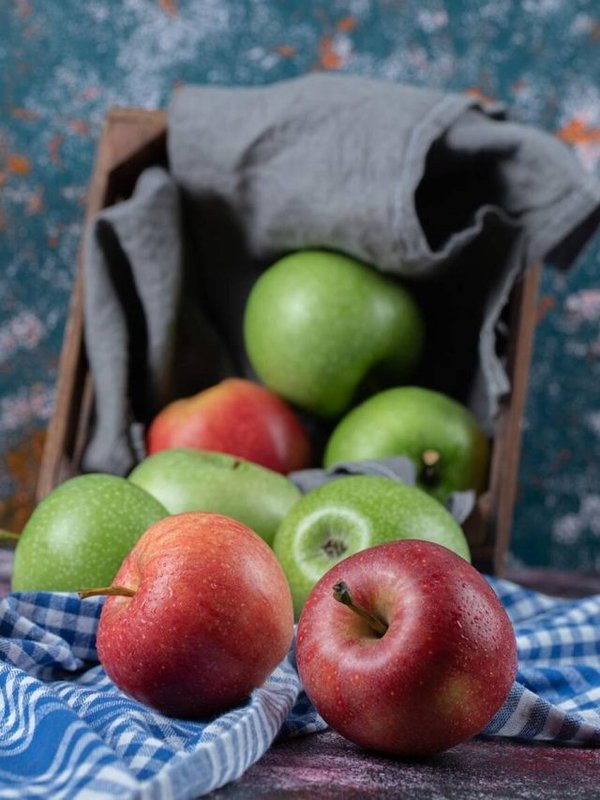 APPLE - DO NOT EAT THESE FOODS JUST AFTER EATING APPLE