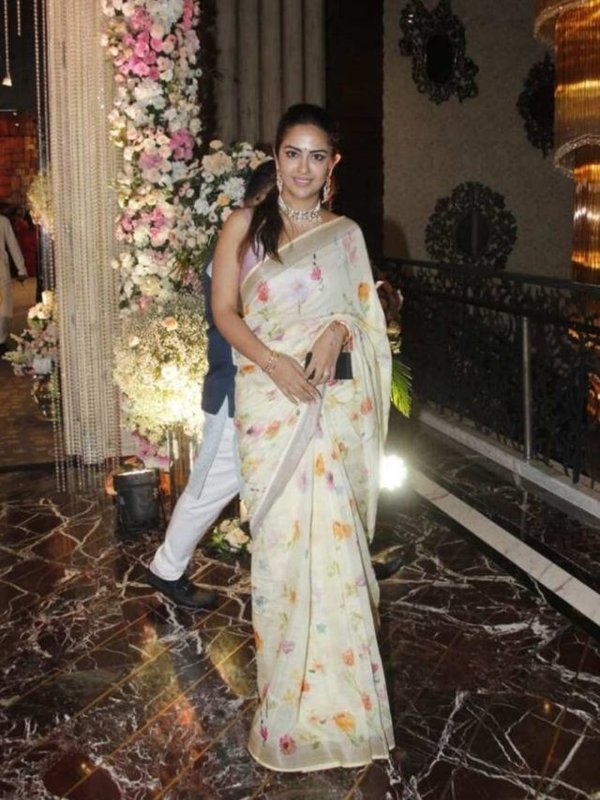 Avika gor looks glamorous in saree