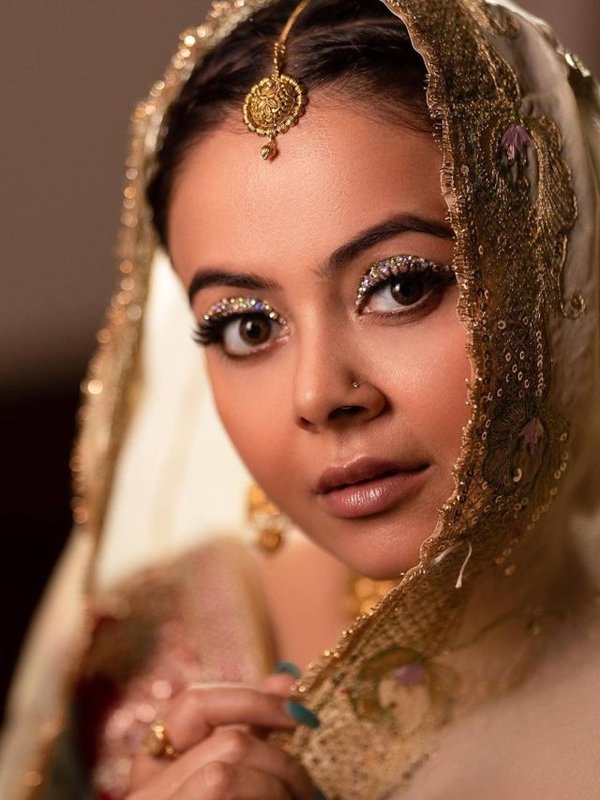 DEVOLEENA BHATTACHARJEE IN MADHUBALA LOOK
