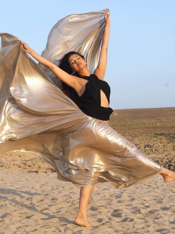 DIVYA AGARWAL GOLDEN LOOK