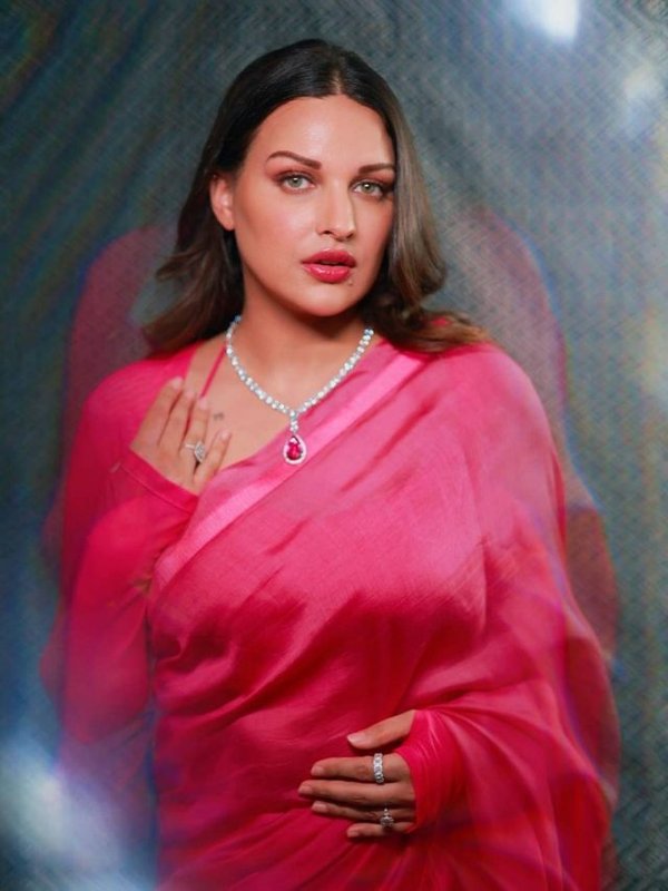 HIMNSHI KHURANA IN PINK AVATAR