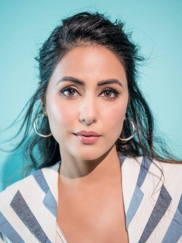 HINA KHAN - GORGEOUS AND GLAMOROUS LOOK