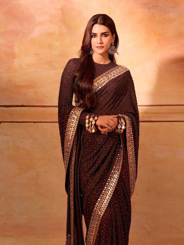 KRITI SANON BLACK SAREE LOOK