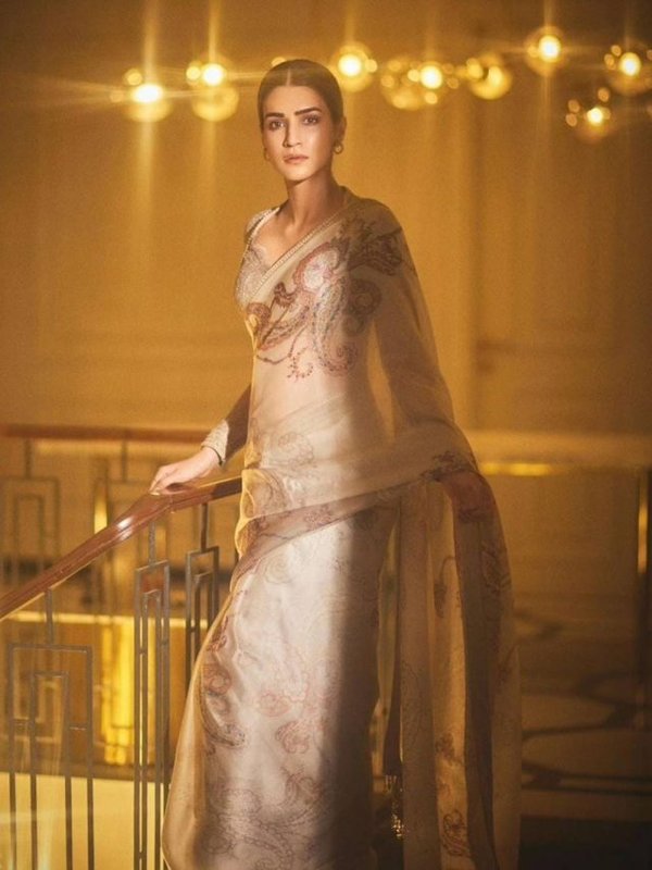 KRITI SANON SAREE LOOK