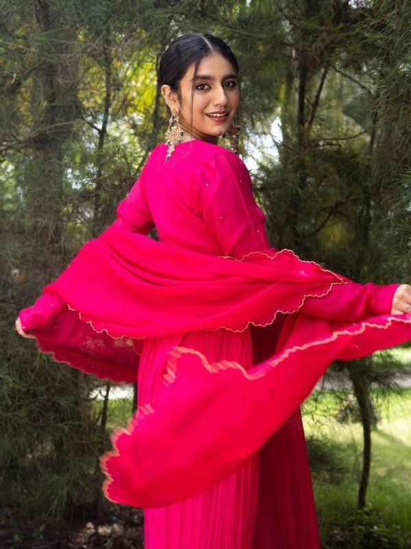 Priya Prakash Varrier (2)