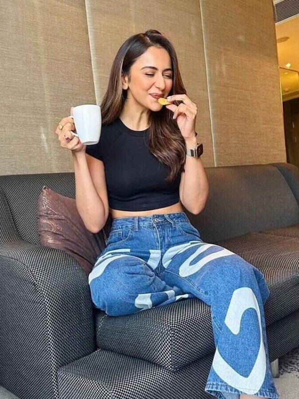 RAKUL PREET WITH TEA AND MATHRI