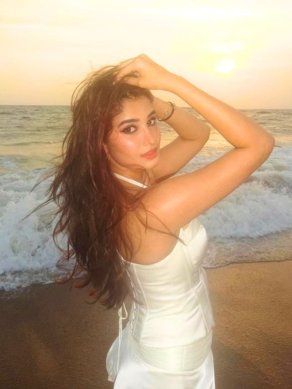 Raveena Tandon Daughter Rasha Thadani Raises Temperature
