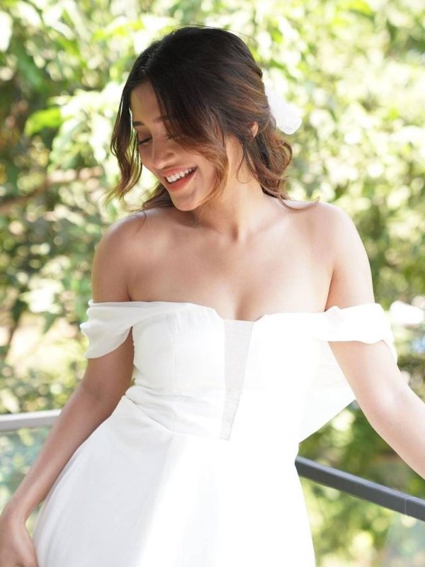 SHIVANGI JOSHI IN WHITE KILLER LOOK