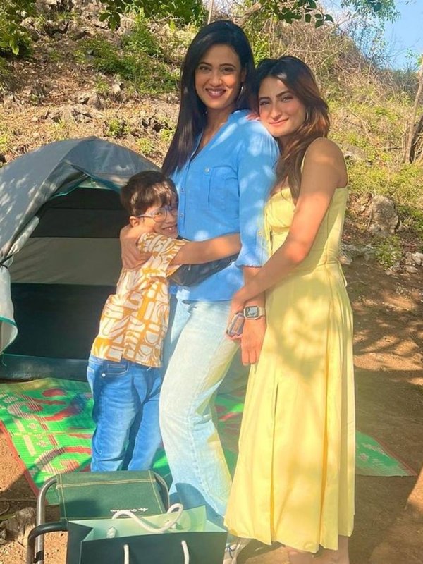 SHWETA TIWARI PICNIC WITH FAMILY