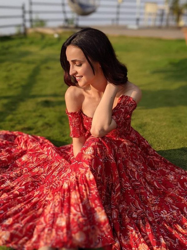 Sanaya Irani 4