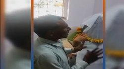 घर से भागकर बेटी ने मुस्लिम लड़के से की शादी, पिता ने किया मृत घोषित, कफन पहनाकर दी अंतिम विदाई, वीडियो वायरल