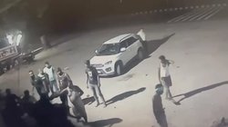 होटल में देर रात बच्चों की तरह लड़ते दिखे IAS और IPS अधिकारी, कर्मचारियों से की मारपीट, फेंके पत्थर