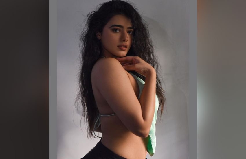 ketika sharma Raises temperature