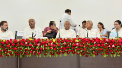 हो गया लोकसभा चुनाव का शंखनाद, विपक्ष की पहली एकता वाली बैठक संपन्न, जानिए 10 बड़ी बातें