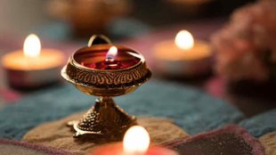 importance of yellow clothes during Puja