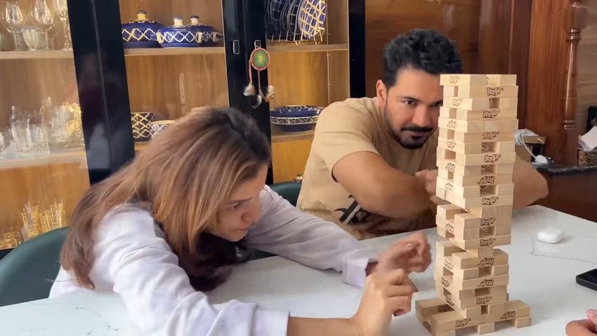 वीडियो में रुबीना अपनी बहन, जीजी और अपनी पूरी फैमिली के साथ मस्ती करती दिख रही है। उनके परिवार वाले भी उन्हें खूब प्यार दे रहे हैं। (Source: Rubina Dilaik/YouTube)