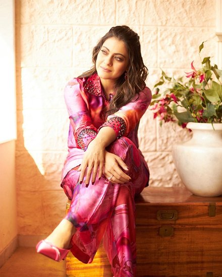 Kajol liplock viral