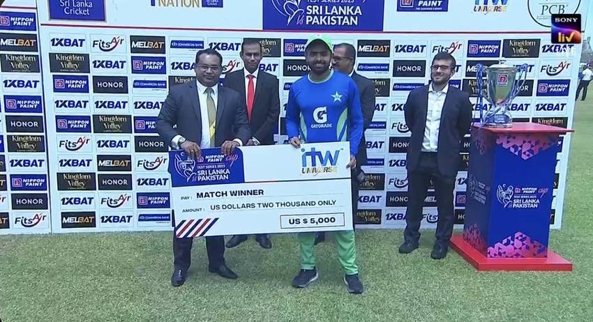 Babar Azam Received the Match winner Cheque for Pakistan Team the winning Team