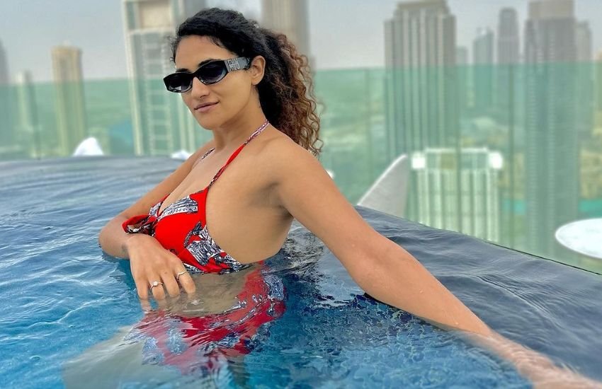 Bhojpuri Actress Arshiya Arshi Photos