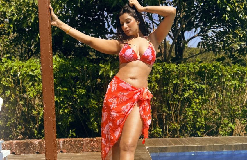Poonam Dubey Fire Look in Bikini