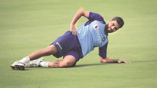 Bhuvi donate 10 lakh rupees