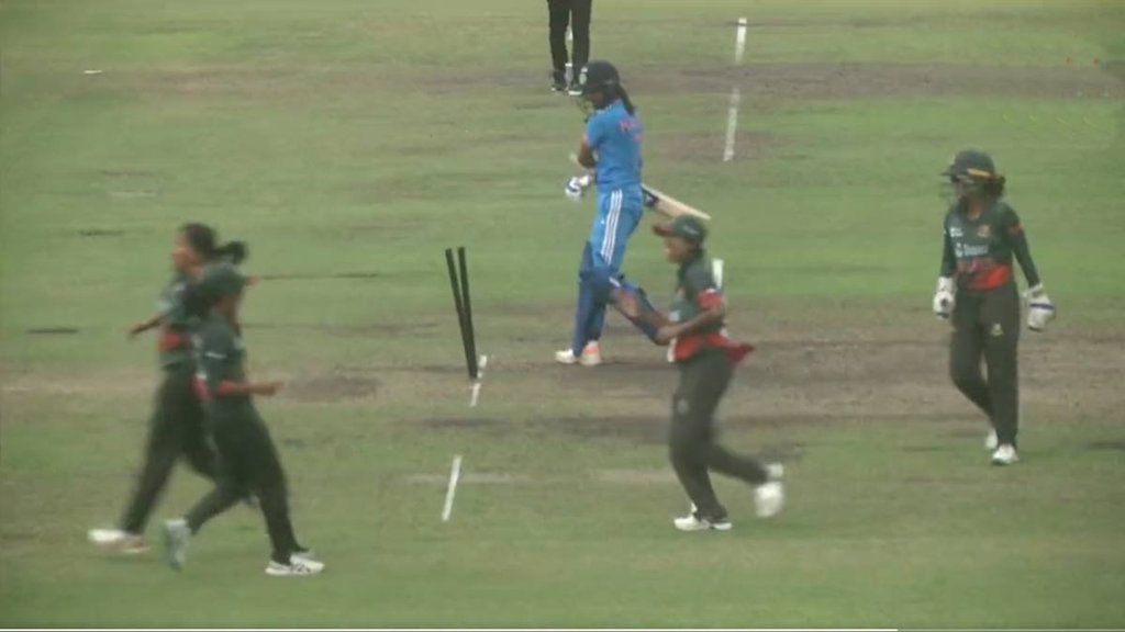 IND w vs BAN w| Harmanpreet Kaur LBW dismissal| Harmanpreet Kaur Angry