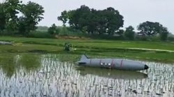 IAF: उड़ते जहाज से अलग होकर गिरे दो फ्यूल टैंक, देखने के लिए जुटी, भीड़, प्रत्यक्षदर्शी बोले- प्लेन में लगी थी आग