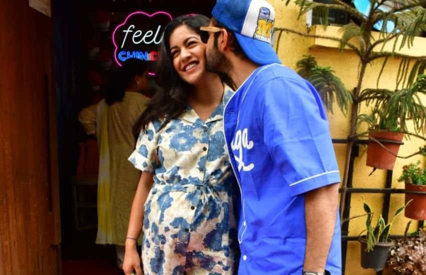 Ishita Dutta Pregnancy Photos