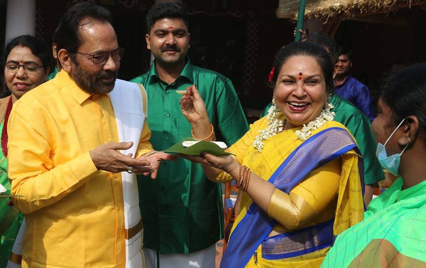 Mukhtar abbas naqvi wife Seema naqvi