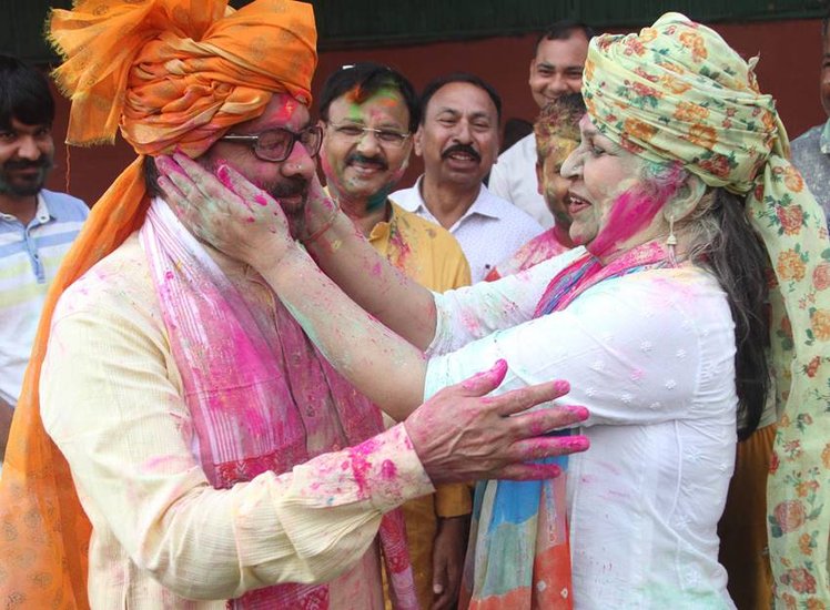 Mukhtar abbas naqvi holi