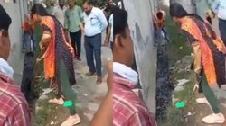 गंदगी देख भड़क गईं महिला IAS, खुद करने लगीं नाली की सफाई; जमकर लगाई क्लास
