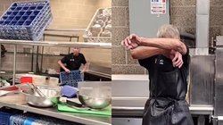 64 साल के वर्कर को जन्मदिन पर सहकर्मियों ने दिया गिफ्ट, देखकर रो पड़ा बुजुर्ग; देखिए वीडियो