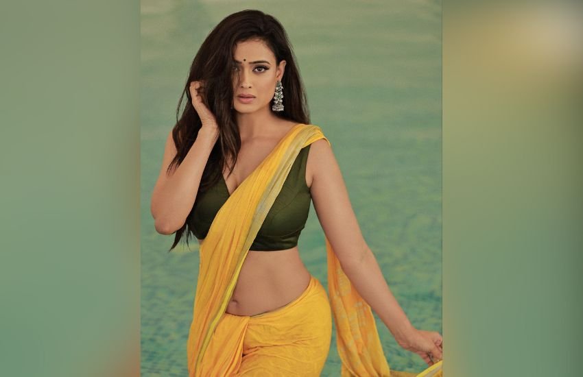 Shweta Tiwari Raises temperature