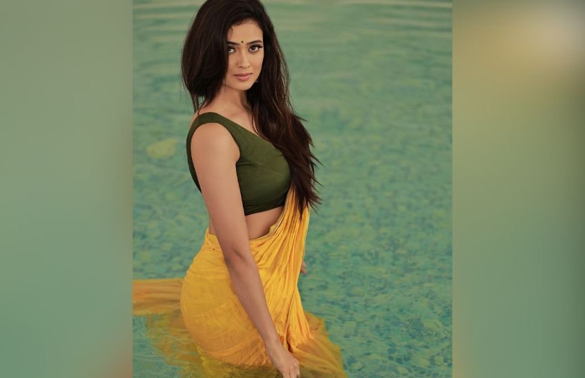 Shweta Tiwari Raises temperature