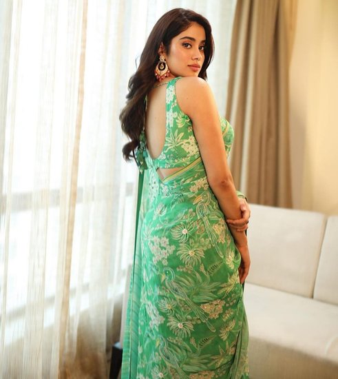 Jhanvi Wears Saree in Song Dilon Ki Dooriyan