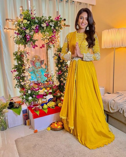 Erica Fernandes 4