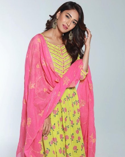 Erica Fernandes 2