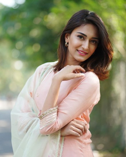 Erica Fernandes 1