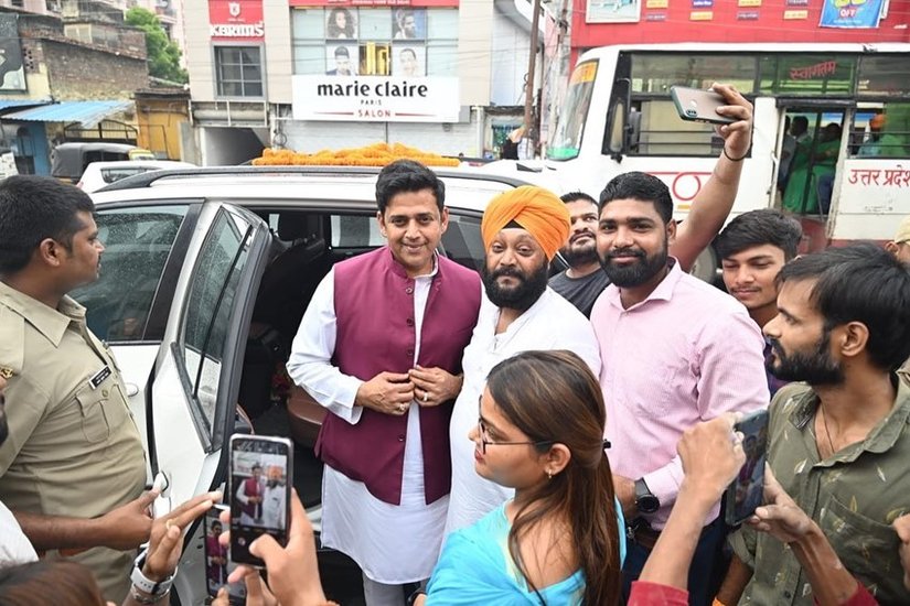ravi kishan car collection