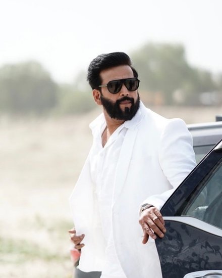 ravi kishan income