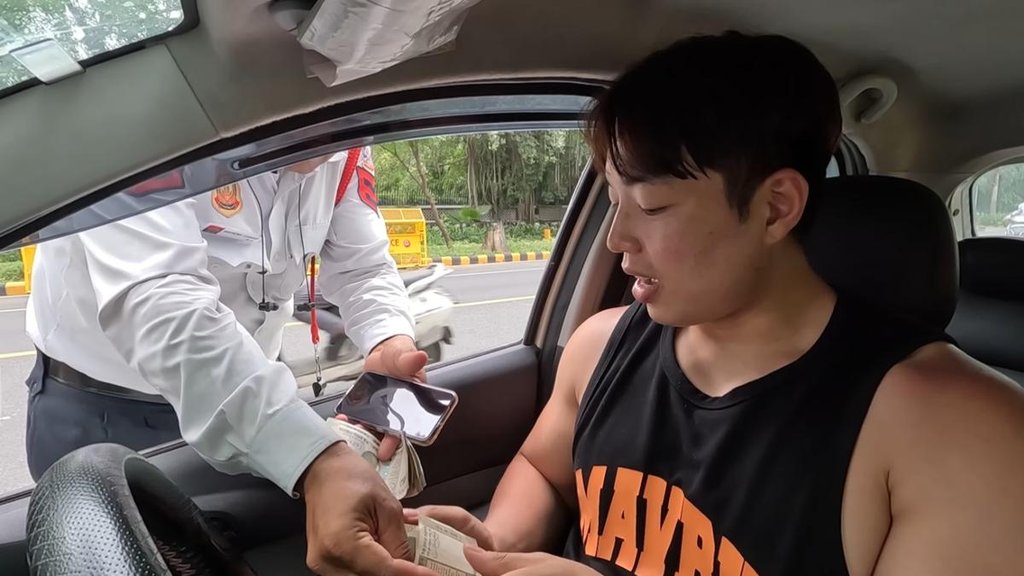 South Korea II Delhi Police II Viral Video