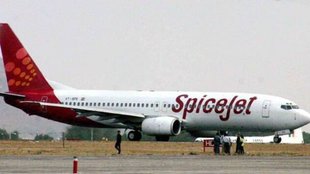SpiceJet Aircraft | Delhi airport | engine maintenance