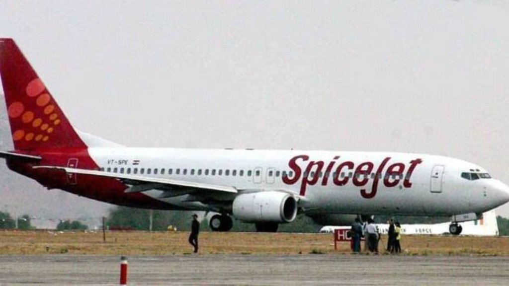 SpiceJet Aircraft | Delhi airport | engine maintenance