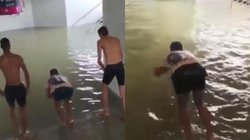 शुरू होने से पहले ही तालाब बन गया ये रेलवे स्टेशन, स्विमिंग करते नजर आये लड़के; वीडियो वायरल