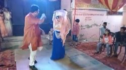बेटी की शादी में झूमकर डांस कर रही थी आंटी, बारात लेकर वापस चला गया दूल्हा; लगा ये गंभीर आरोप